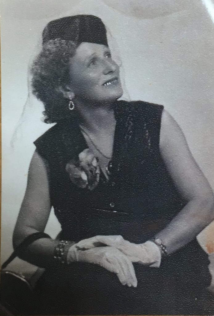 תמונה של אמי מרומניה, לפני העלייה לארץ
