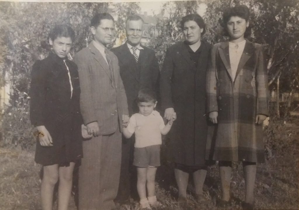 סבי ומשפחתו בבולגריה