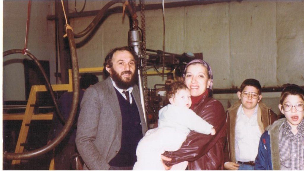 עם בעלי וילדיי במפעל בקרית מלאכי