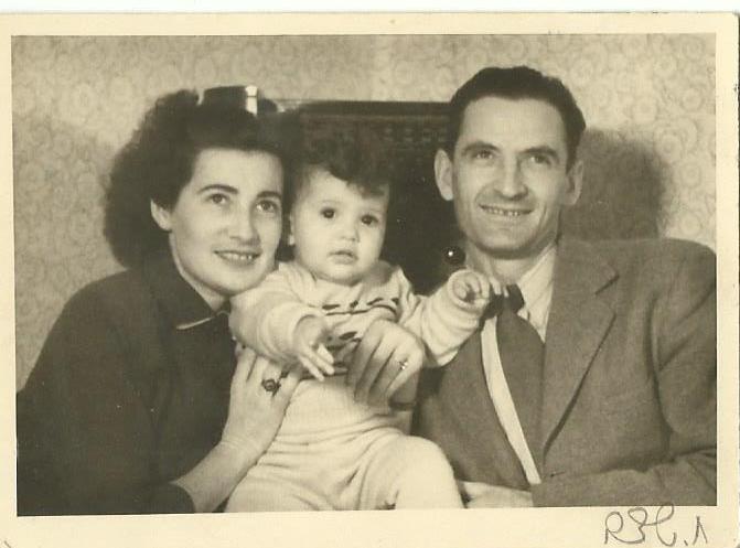 סבתא עם הוריה 1949