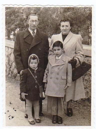 הורי, אחי ואני, 1949