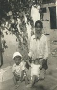 1935, אחי ואני בחצר עם סבא אפרים גדסי, נחלת יהודה.
