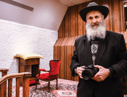 החסיד מרדכי ברון – צלם החצר