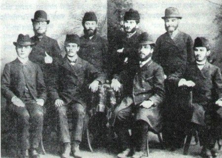 חברי אגודת "נס ציונה" שנת 1890 . יעקב מרדכי זינגמן עומד השני משמאל