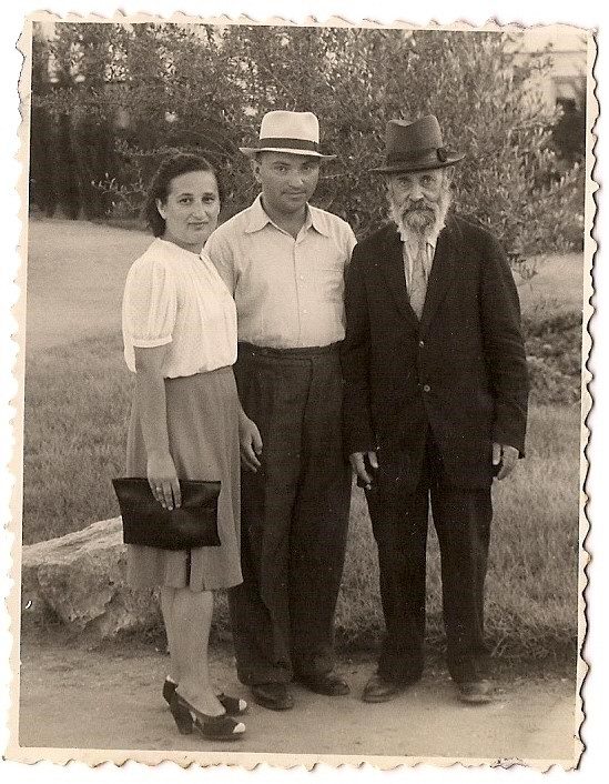 סבא רבא שלי עם הוריי אחרי עלייתם לארץ