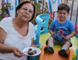סיפור חייה בישראל של סבתא מזל אטש