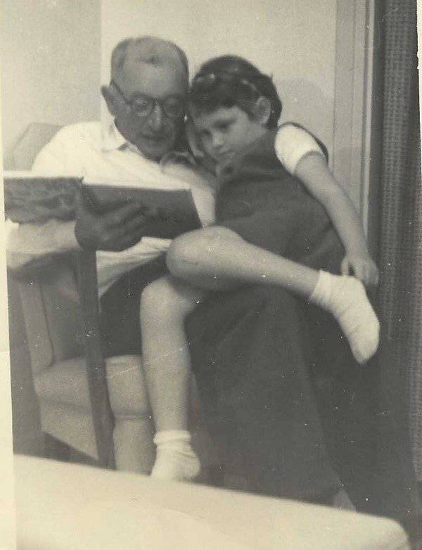 אני עם סבא אליעזר ברנת, אבא של קלרה - 1960